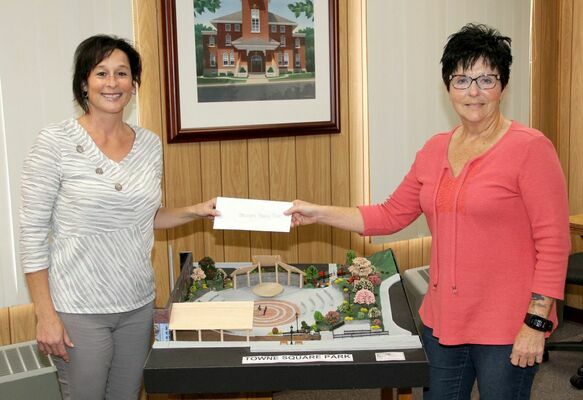 Jula Bayless presented a $2500 Check to Washington County Clerk Jenny Allen