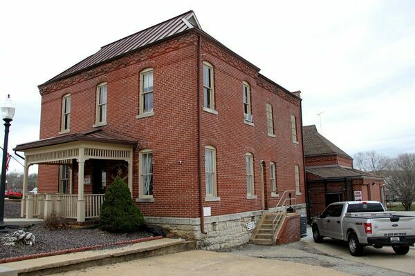 ‘OLD JAIL’ TO BE OPEN
FOR TOURS THIS SATURDAY
– The County Commission and the Sheriff have planned an open house for tours of the old building this Saturday, April 15th from 8 a.m. to 12 noon for the public. There will be tours through the Sheriff’s Office building that was the ‘old jail’ that many remember before the addition on that added current cells &amp; housing for inmates.